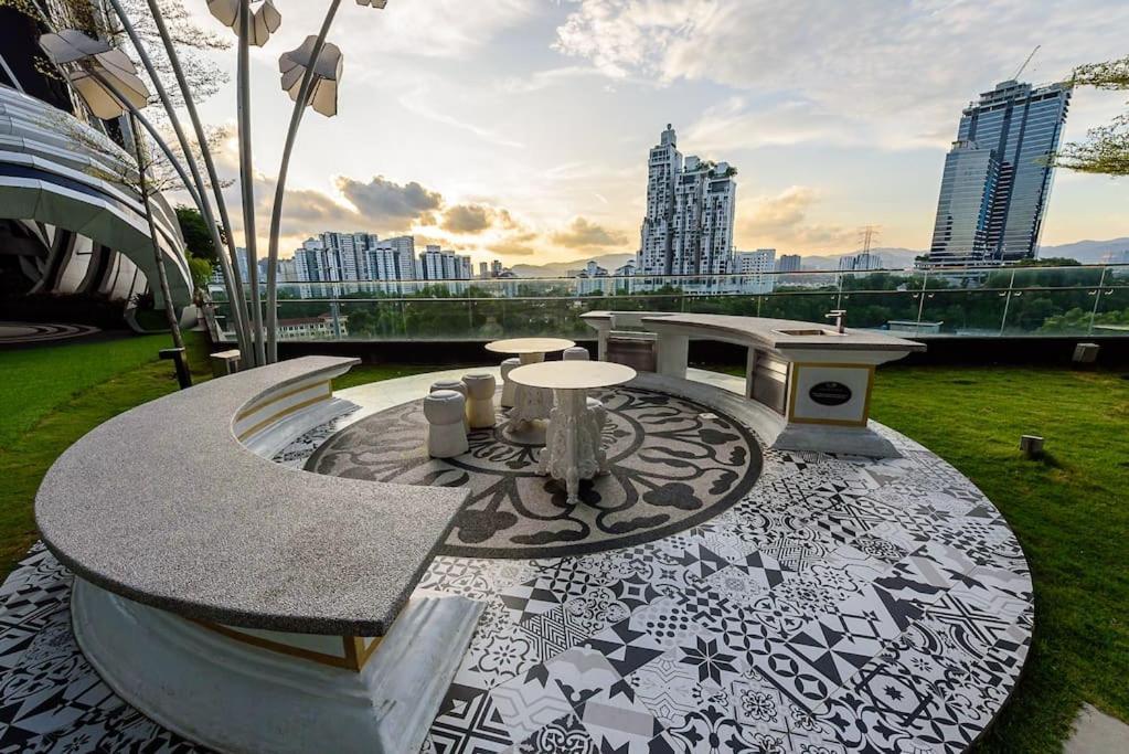 Arte Mont Kiara Elegant Highest Floor Netflix 6pax Apartment *