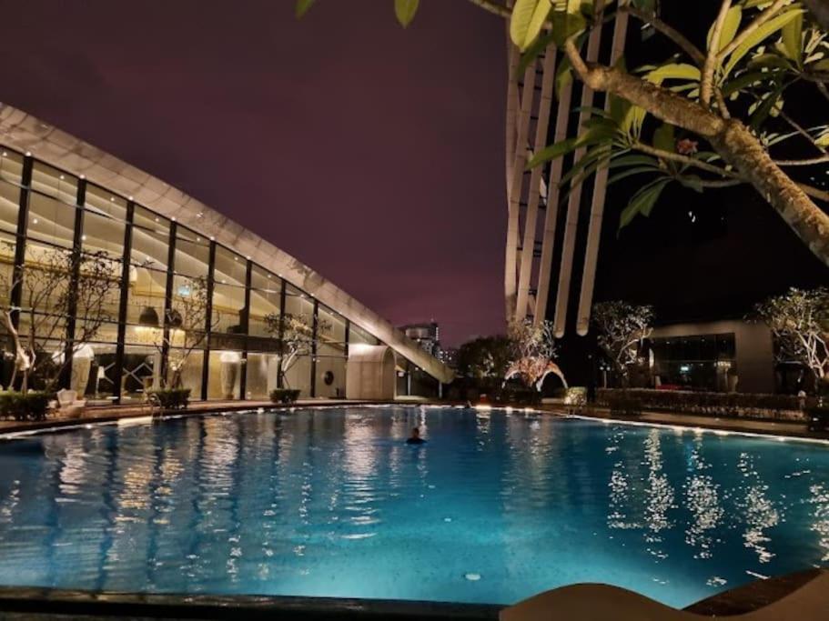 Arte Mont Kiara Elegant Highest Floor Netflix 6pax *
