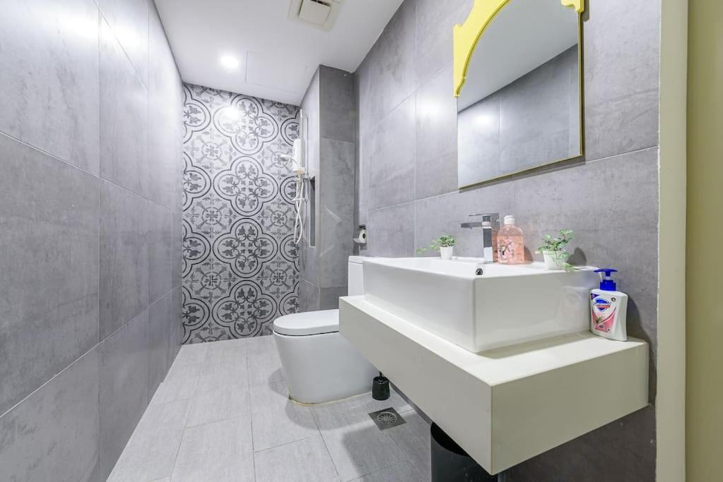 Arte Mont Kiara Elegant Highest Floor Netflix 6pax Apartment Kuala Lumpur